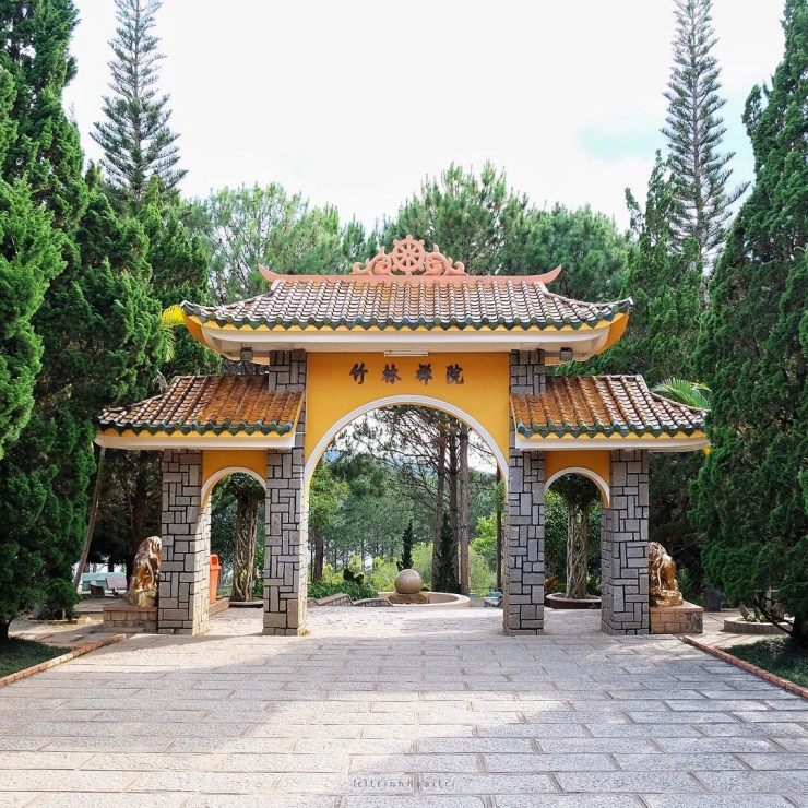 Cổng thiền viện Trúc Lâm