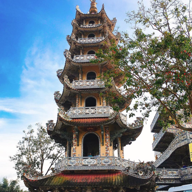 Tháp Đa Bảo trong chùa Linh Phước (chùa Ve Chai)
