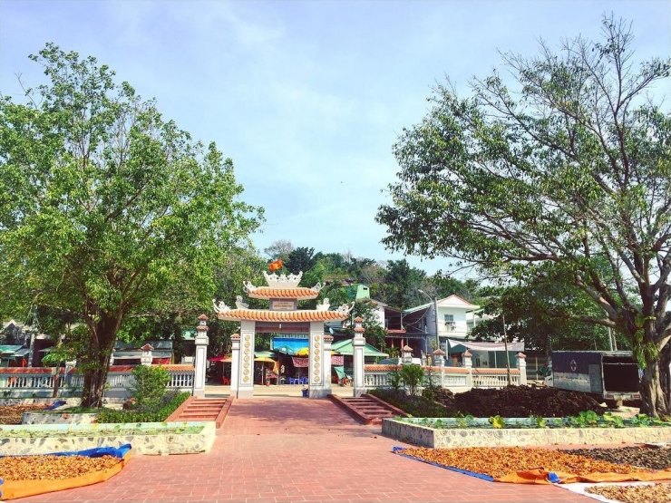 Ngôi đền lớn nhất trong số chín ngôi đền thờ Nguyễn Trung Trực trên địa bàn tỉnh Kiên Giang " width="600