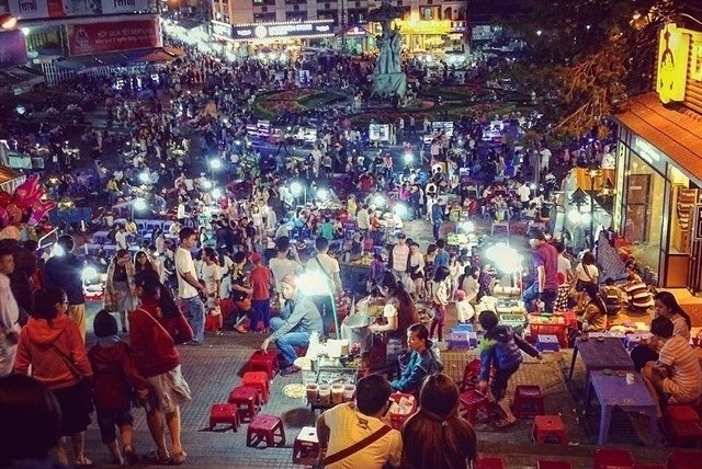 Khung cảnh chợ Đà Lạt về đêm