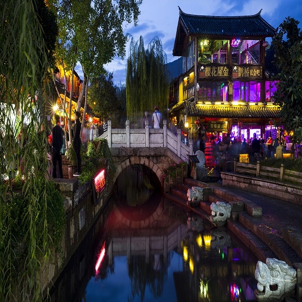 Lệ Giang về đêm