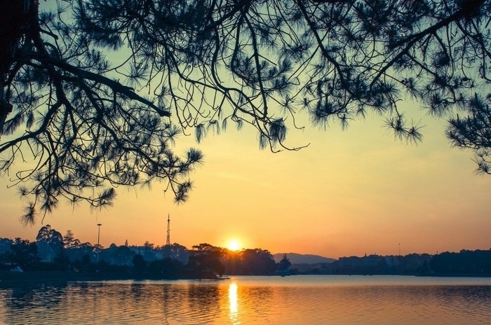  Cảnh hoàng hôn đẹp ở Hồ Xuân Hương