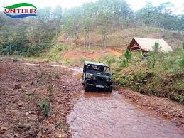 Đi xe jeep vượt địa hình Đường Hầm Đất Sét