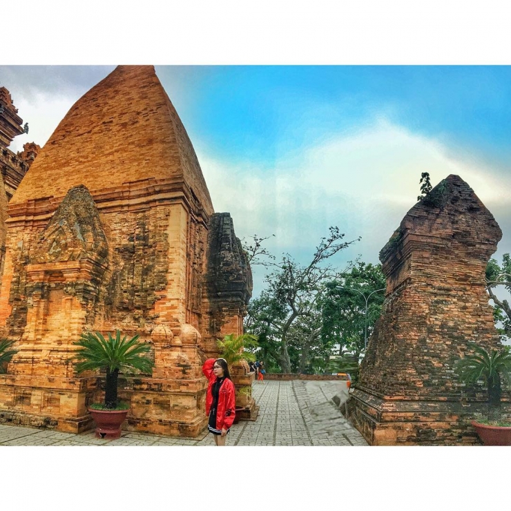 Vẻ đẹp cổ kính mang tên Tháp Bà Ponagar