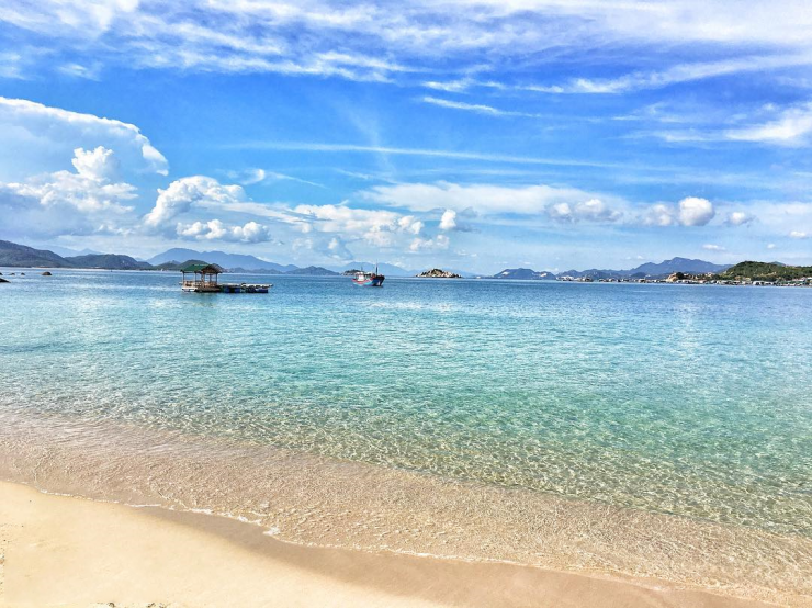 Vẻ đẹp bãi biển trên đảo Bình Hưng