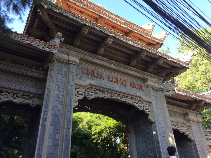 Cổng chùa Long Sơn Nha Trang
