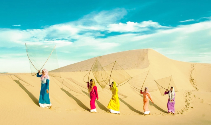 Cồn cát Nam Cương hoang sơ gắn liền với đời sống bên những xóm làng của đồng bào Chăm