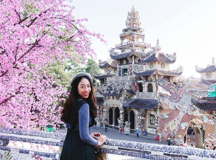 Ngắm chùa Linh Phước Đà Lạt với kiến trúc ve chai độc đáo